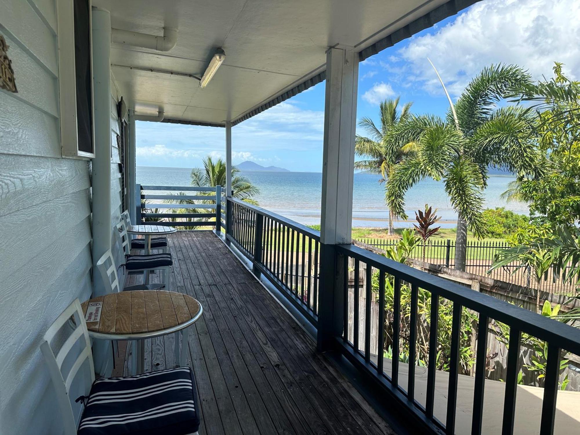 Cardwell Beachfront Motel 외부 사진